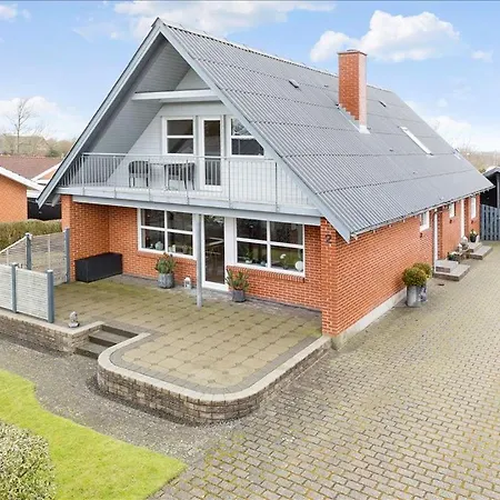 Rodkaelkevej's *
